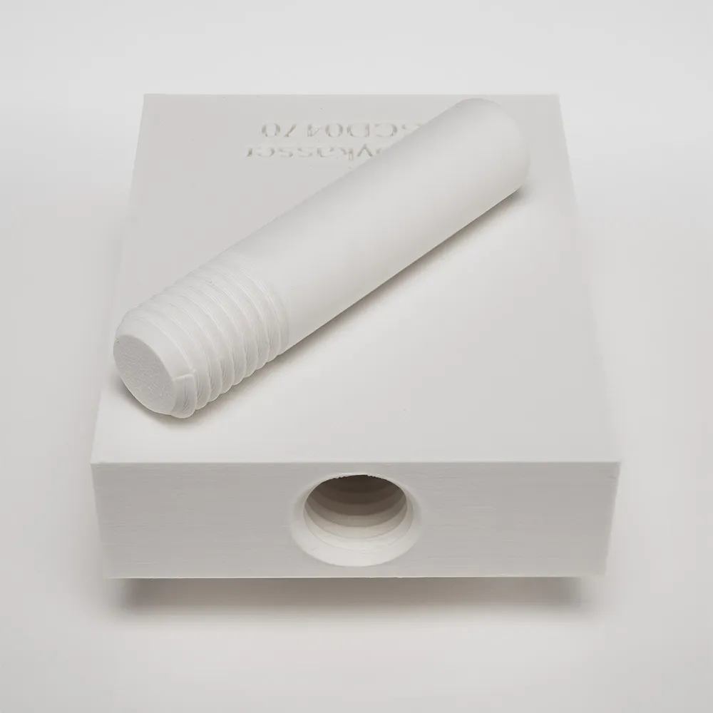 [HKP0050] Hjælper til Three Scoops "Pose die med hustag" TSCD0470