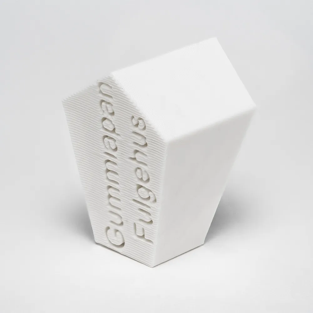 [HKP0051] Hjælper til Gummiapan "Fulgehus"